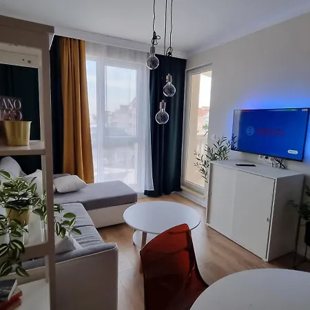 Golden Leaf, Swimming Pool View Apartman *